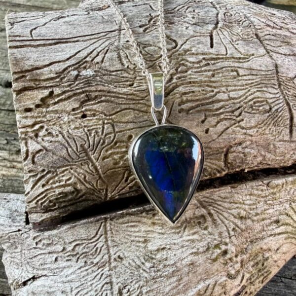 cheroite-pendant-cutout-silver-purple-chain-sandrakernsjewellery cheroite-pendant-cutout-silver-purple-chain-sandrakernsjewellery