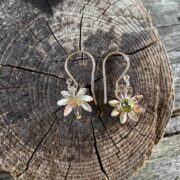 daisy-earrings-peridot-silver-pair-sandrakernsjewellery