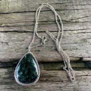 fuchsite-pear-pendant-fancy bezel-silver-chain-green-top-sandrakernsjewellery