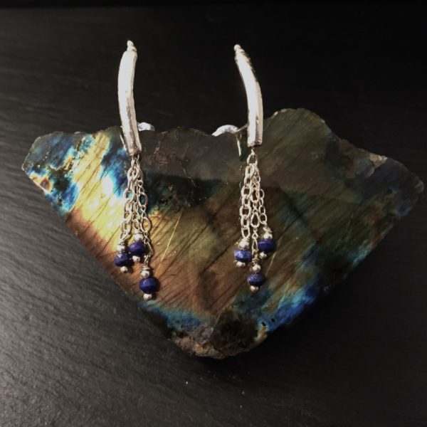 hammered-tube-lapis-earrings-front-sandrakernsjewellery