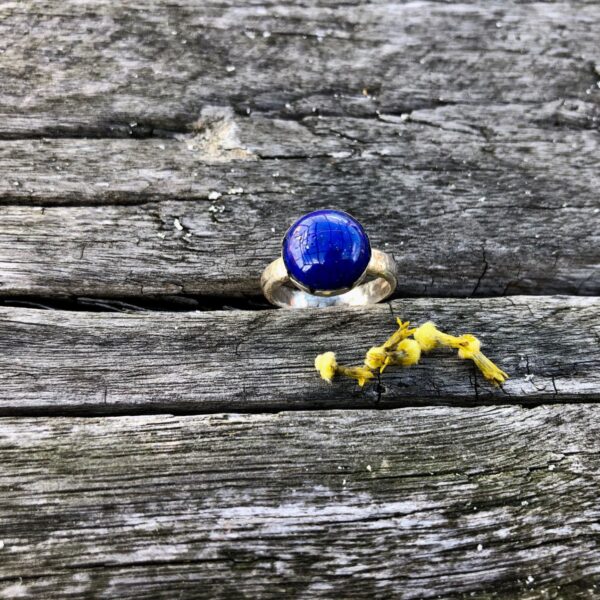 lapis lazuli-ring-hammered-cut edge-chunky-top-sandrakernsjewellery