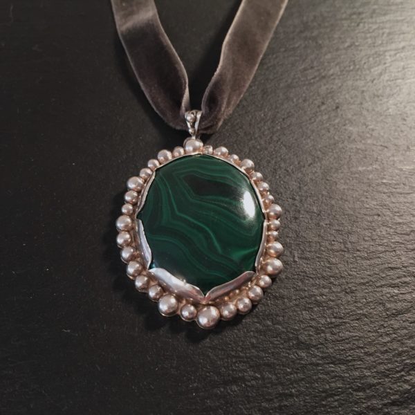 malachite-choker-front-antiqued-sandrakernsjewellery