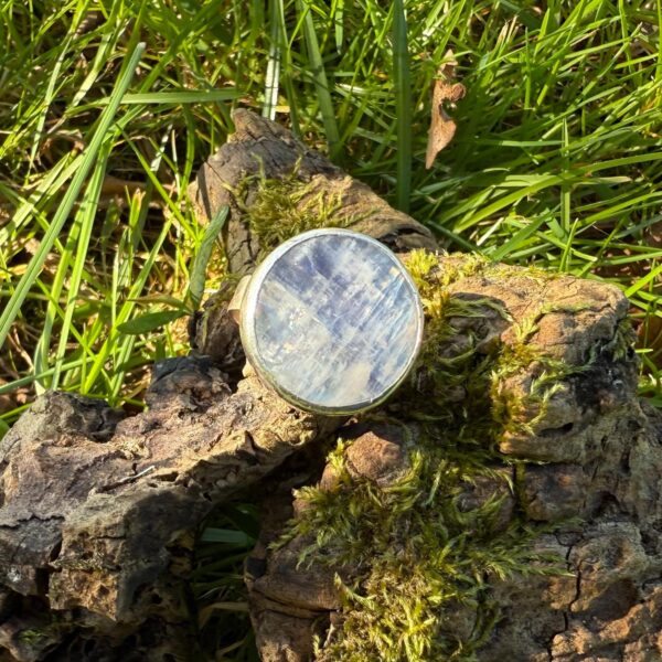 moonstone-ring-round-silver-sandrakernsjewellery