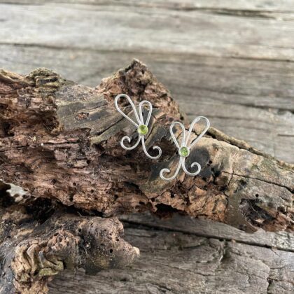 peridot-earrings-silver-bow-stud-sandrakernsjewellery