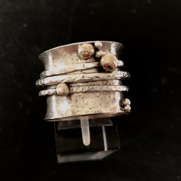 silver-spinner-ring-gold-bobble-hammered-front-sandrakernsjewellery