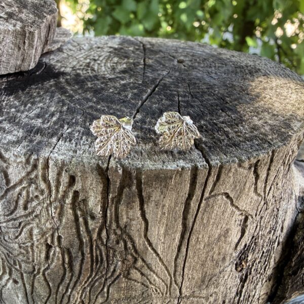 vine leaf-earrings-stud-single-texcture-sandrakernsjeellery